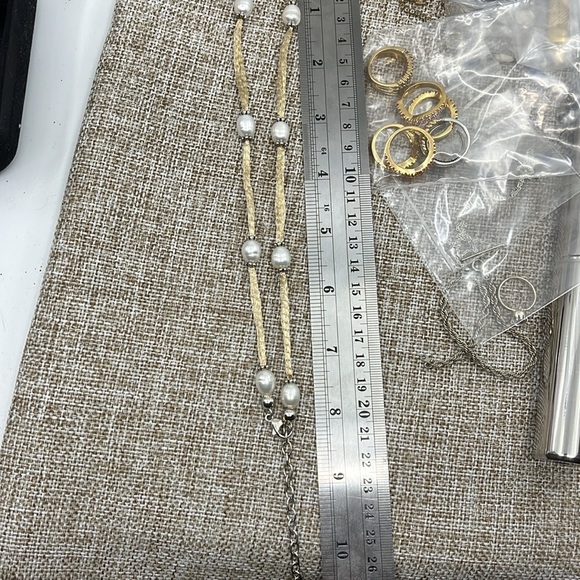 Vintage Honora Pearl Adjustable Necklace with Intricate Beige Mesh Sections - Picture 11 of 12